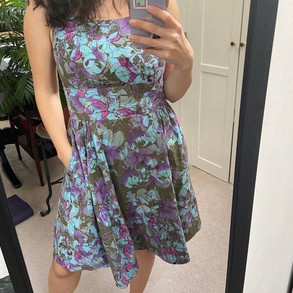 Taylor floral dress w/ pockets 🌸 - Picture 2 of 2